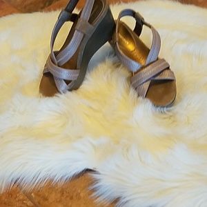 Donald J. Pliner Wedges